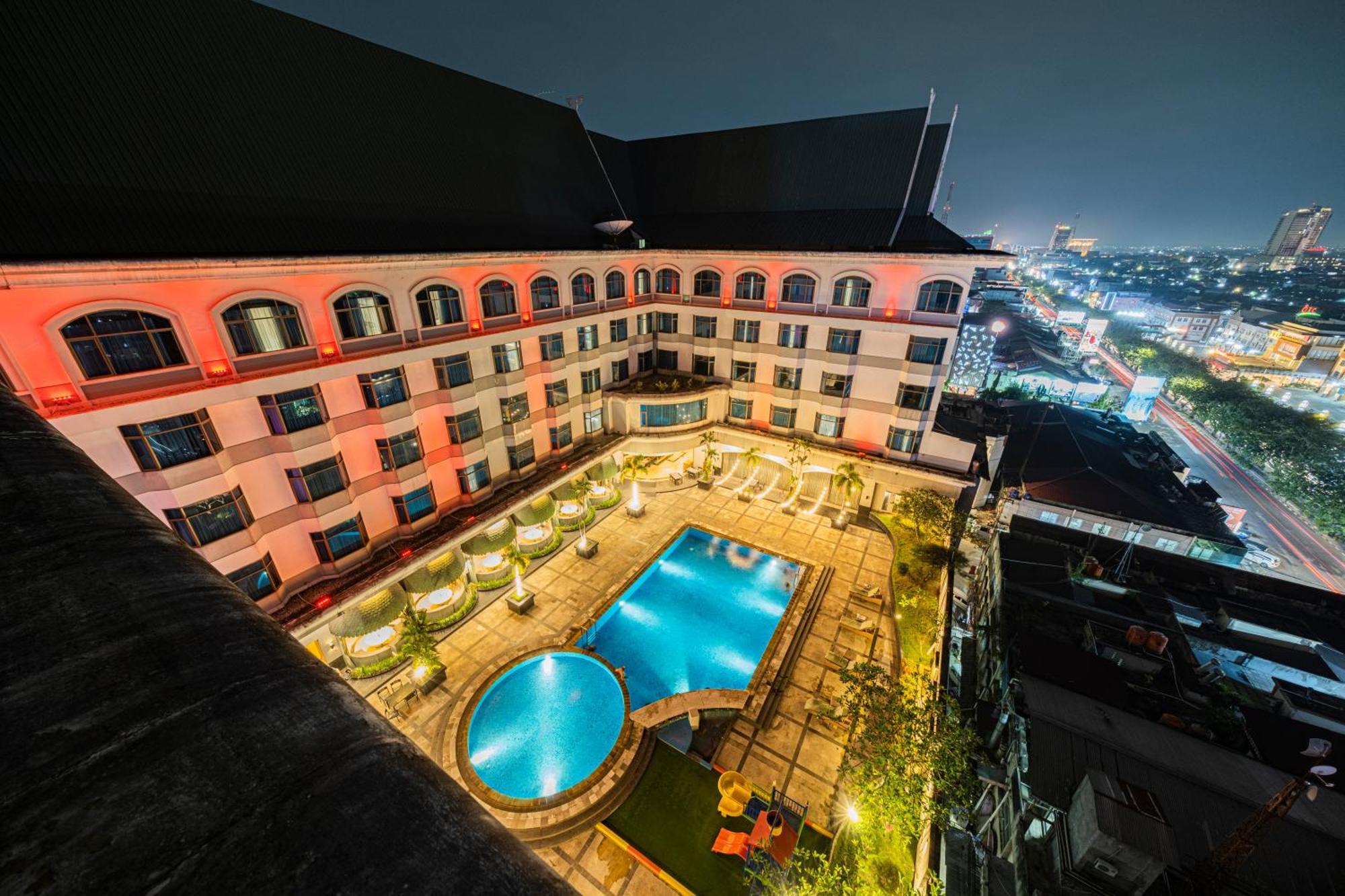 Grand Jatra Hotel Pekanbaru Exterior photo