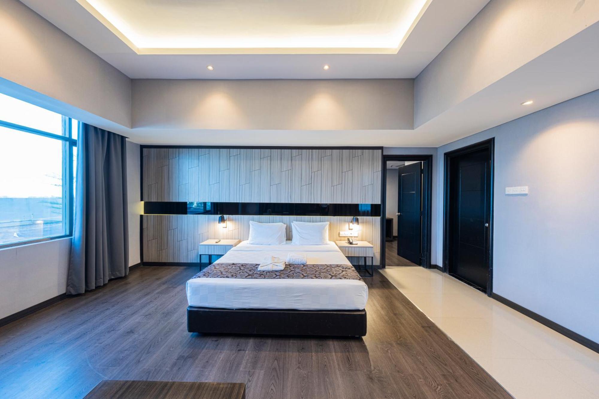 Grand Jatra Hotel Pekanbaru Exterior photo